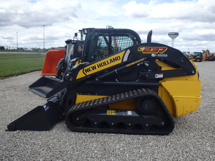 USED New Holland Skid Steer C237